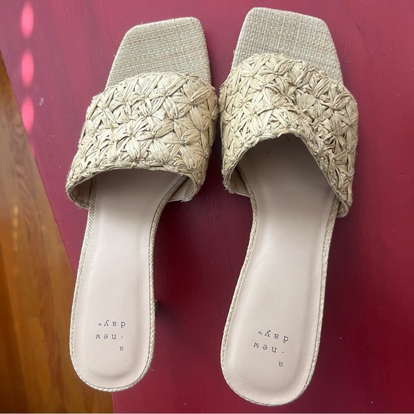 A New Day Ayla Raffia slide heels woven 11 EUC tan - Picture 4 of 5